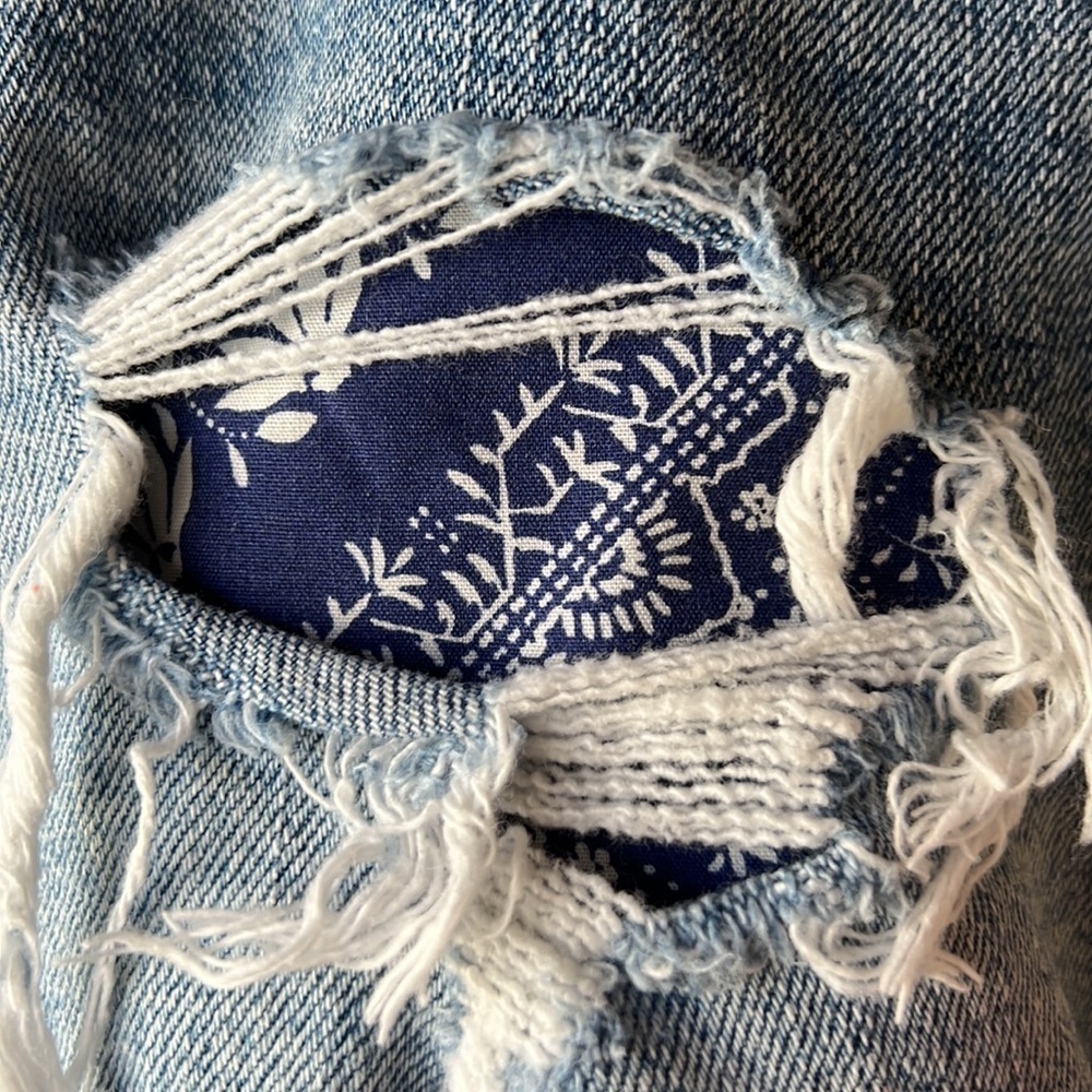 OLD NAVY High Rise Distressed Light Wash Secret Slim Pockets Jean Shorts Size 4 - Picture 2 of 8